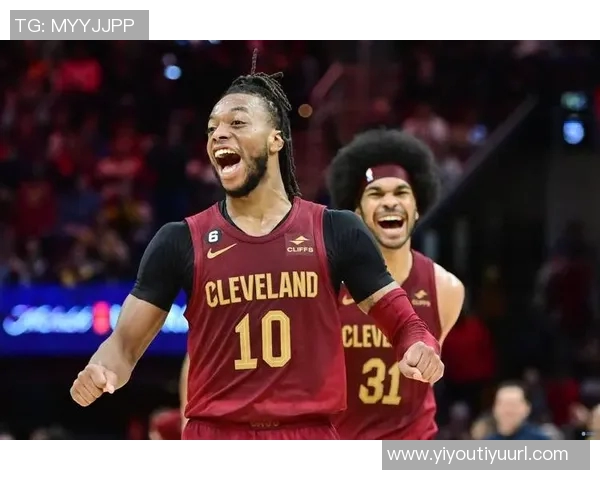 阿伦表现出色11投5中三分球命中率高达50贡献13分并有2篮板2助攻1抢断1盖帽